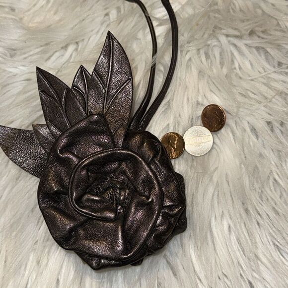 BOTKIER METALLIC FLOWER COIN PURSE - Picture 3 of 6